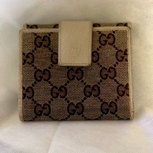 White Gucci Leather Wallet